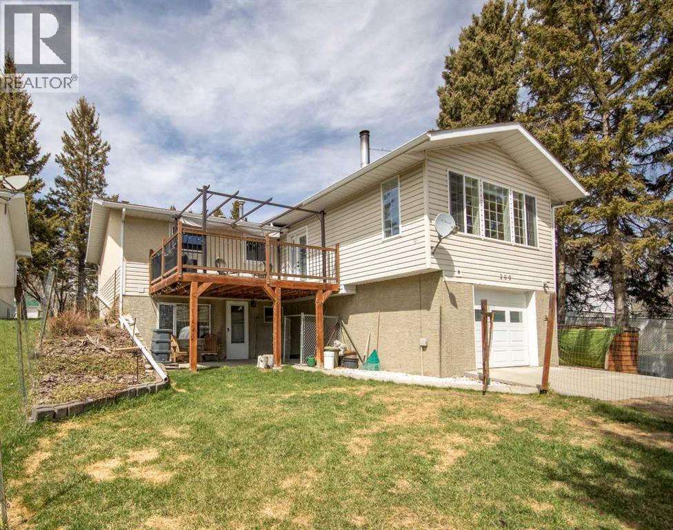 209 2 Street NE, Sundre, Alberta  T0M 1X0 - Photo 4 - A2305673