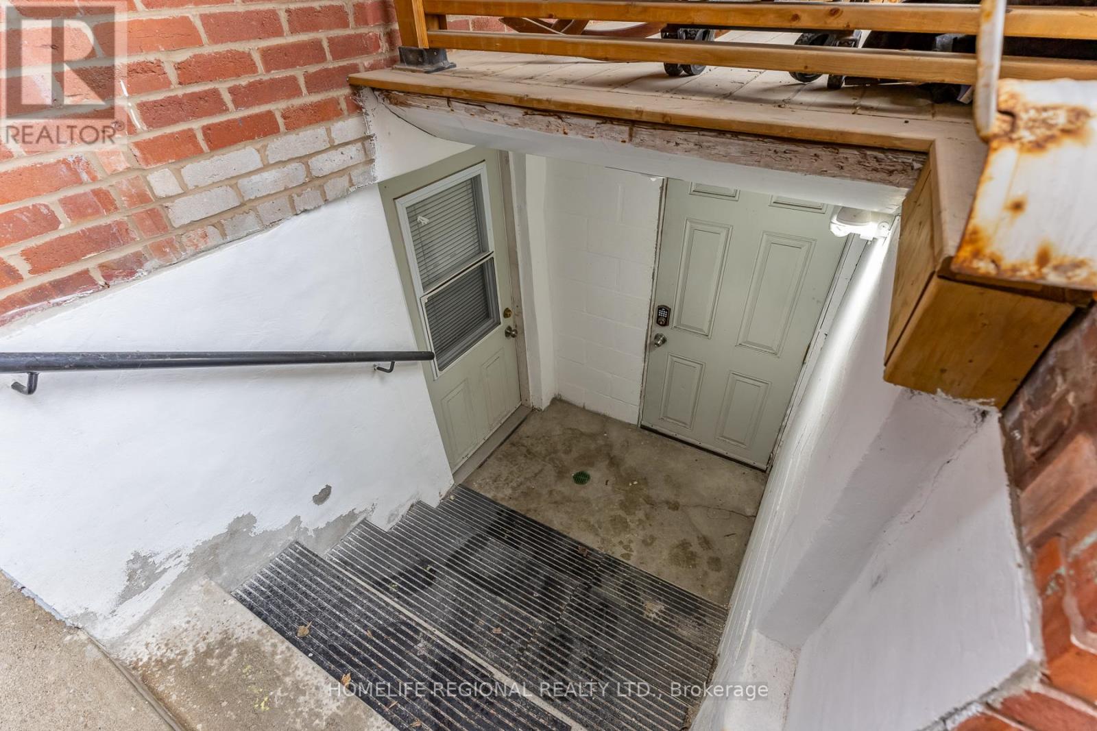 2378 St Clair Avenue W, Toronto, Ontario  M6N 1K8 - Photo 32 - W12993584