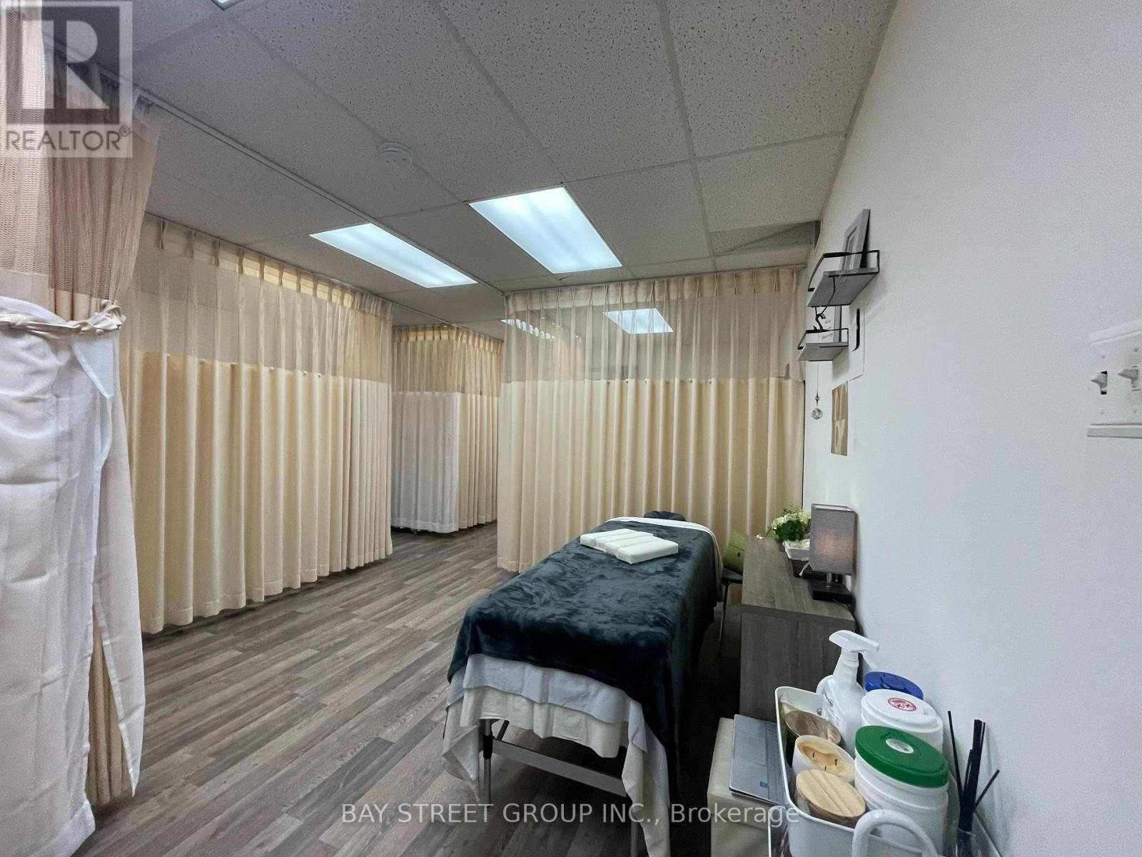 6 - 297 Lakeshore Road E, Oakville, Ontario  L6J 1J3 - Photo 4 - W13105112