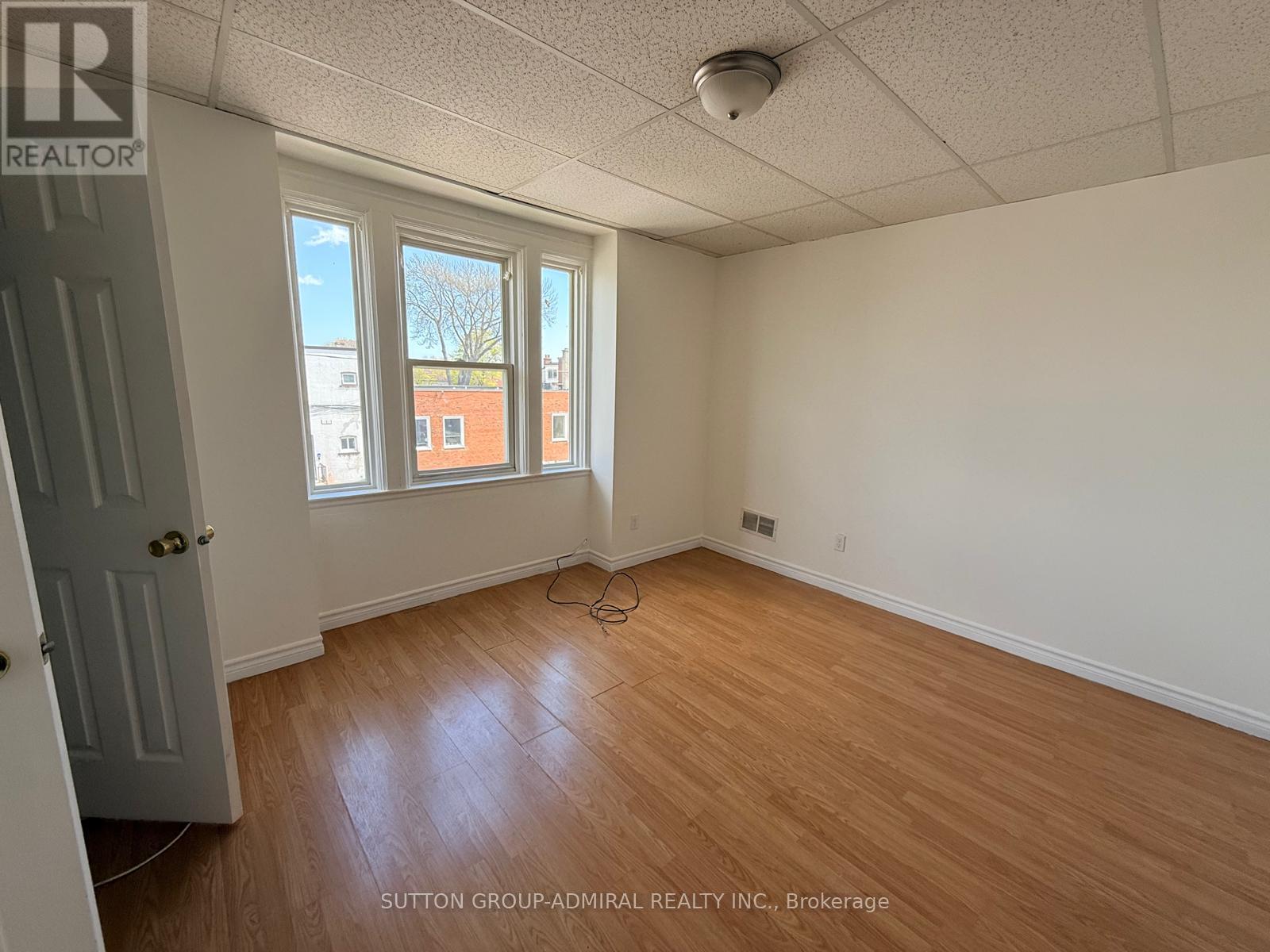 2 - 102 Thirty Ninth Street W, Toronto, Ontario  M8W 3M7 - Photo 3 - W13105130
