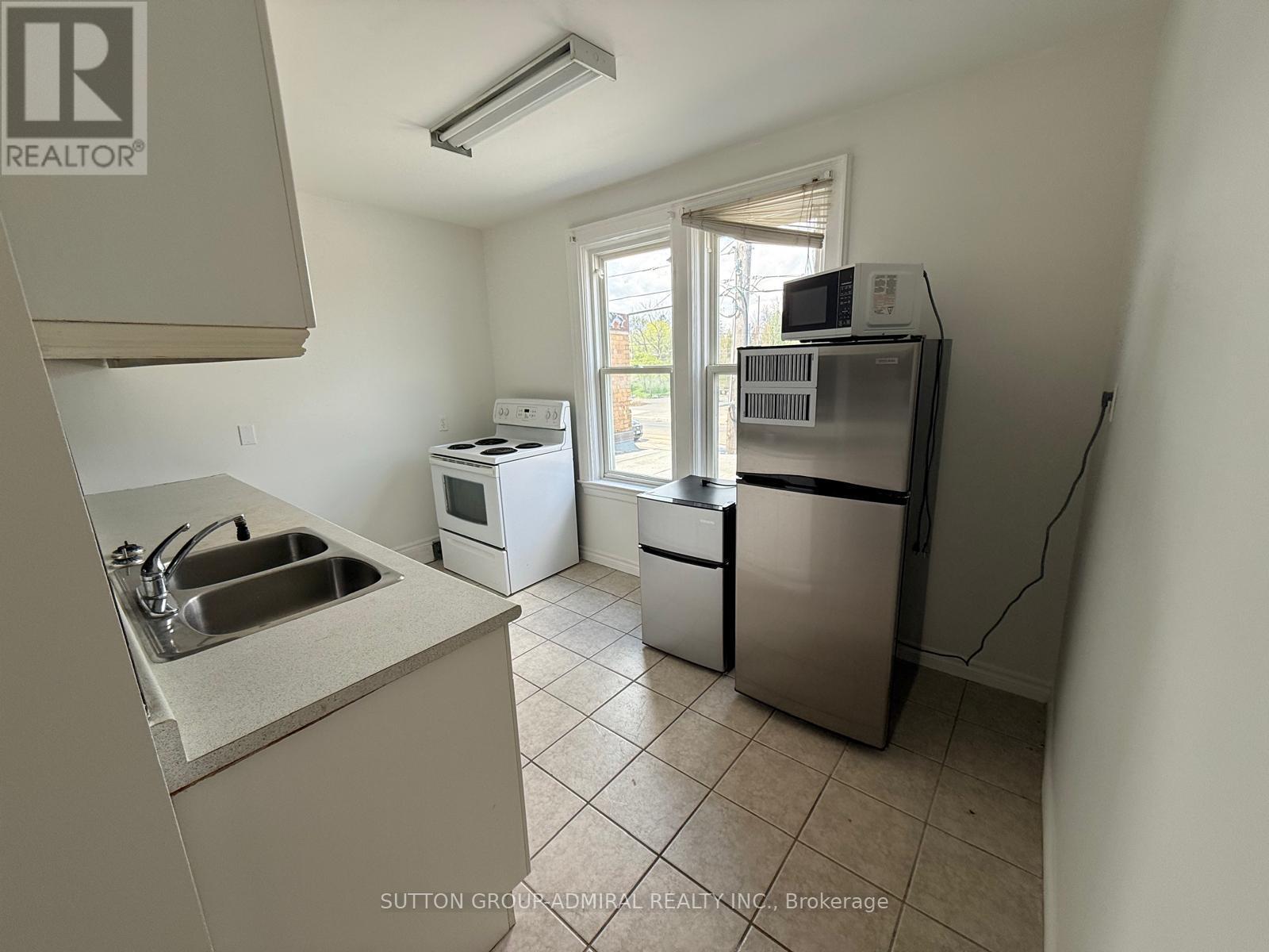 2 - 102 Thirty Ninth Street W, Toronto, Ontario  M8W 3M7 - Photo 4 - W13105130