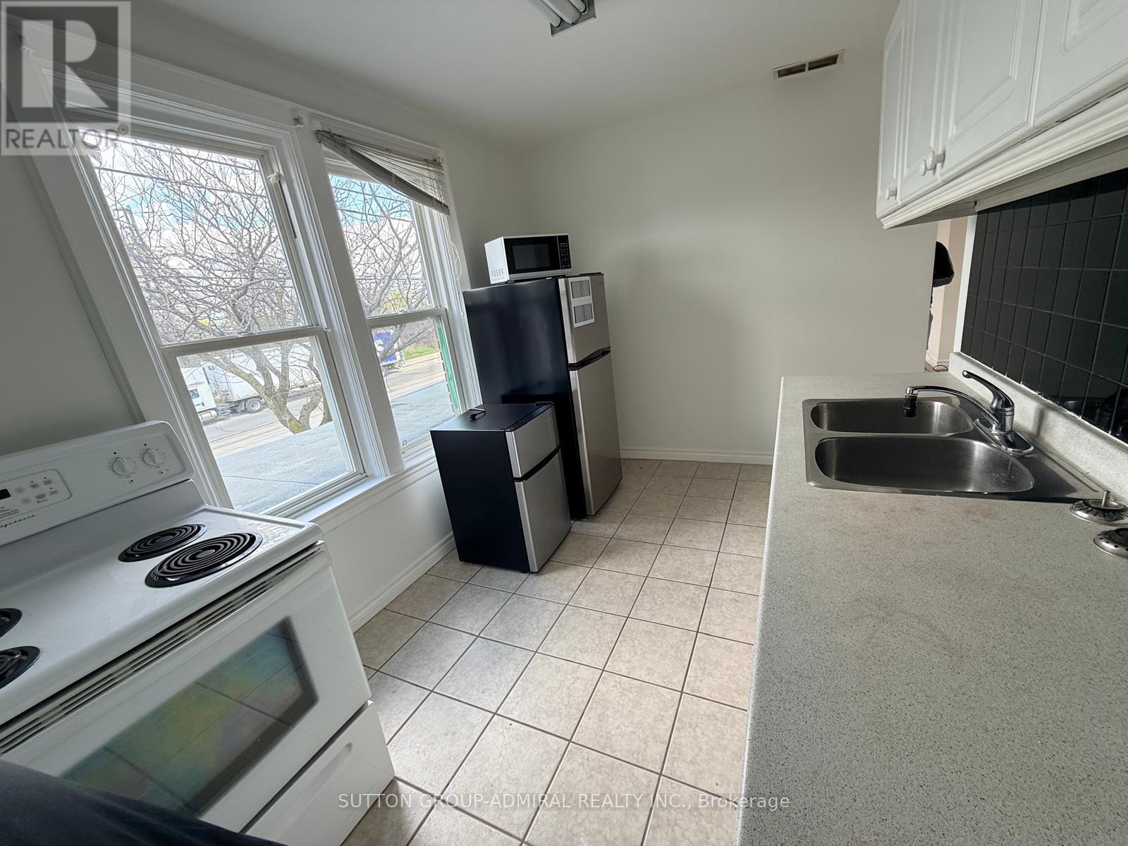 2 - 102 Thirty Ninth Street W, Toronto, Ontario  M8W 3M7 - Photo 5 - W13105130