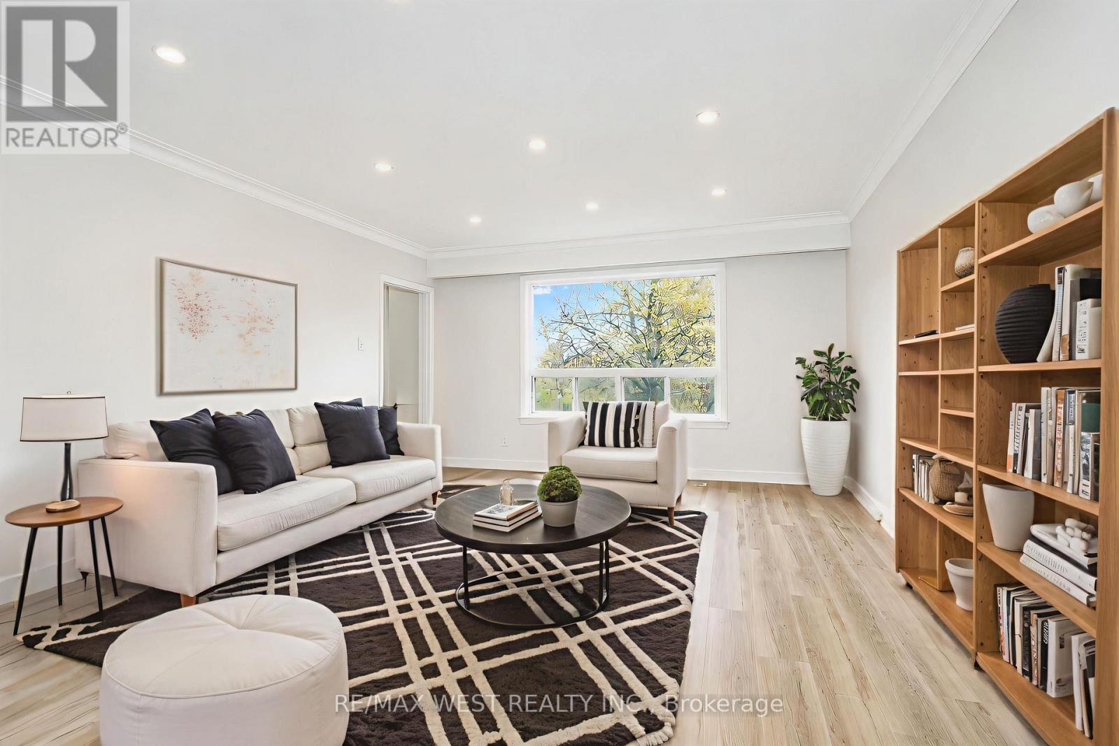 23 Irwin Road, Toronto, Ontario  M9W 2P6 - Photo 2 - W13105222