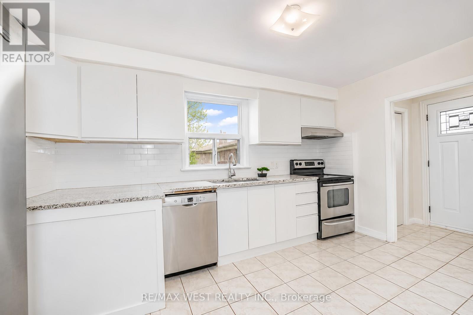 23 Irwin Road, Toronto, Ontario  M9W 2P6 - Photo 4 - W13105222