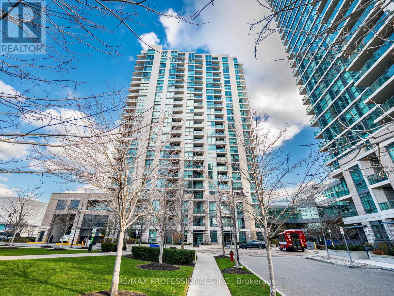 105 - 205 SHERWAY GARDENS ROAD W, Toronto, Ontario