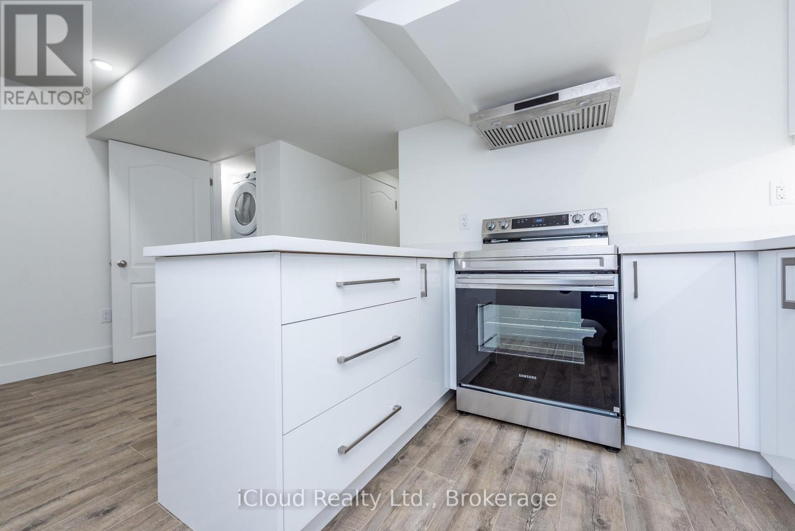 Lower Level - 899 Boyer Boulevard, Mississauga, Ontario  L5V 1Y1 - Photo 11 - W13105314