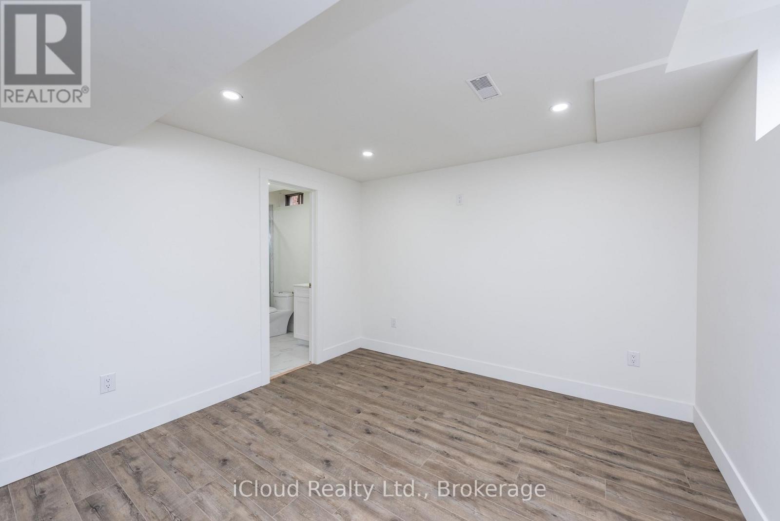 Lower Level - 899 Boyer Boulevard, Mississauga, Ontario  L5V 1Y1 - Photo 15 - W13105314