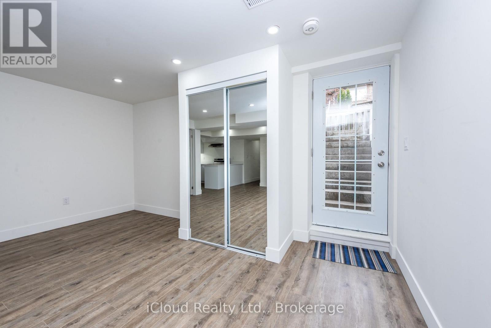 Lower Level - 899 Boyer Boulevard, Mississauga, Ontario  L5V 1Y1 - Photo 5 - W13105314