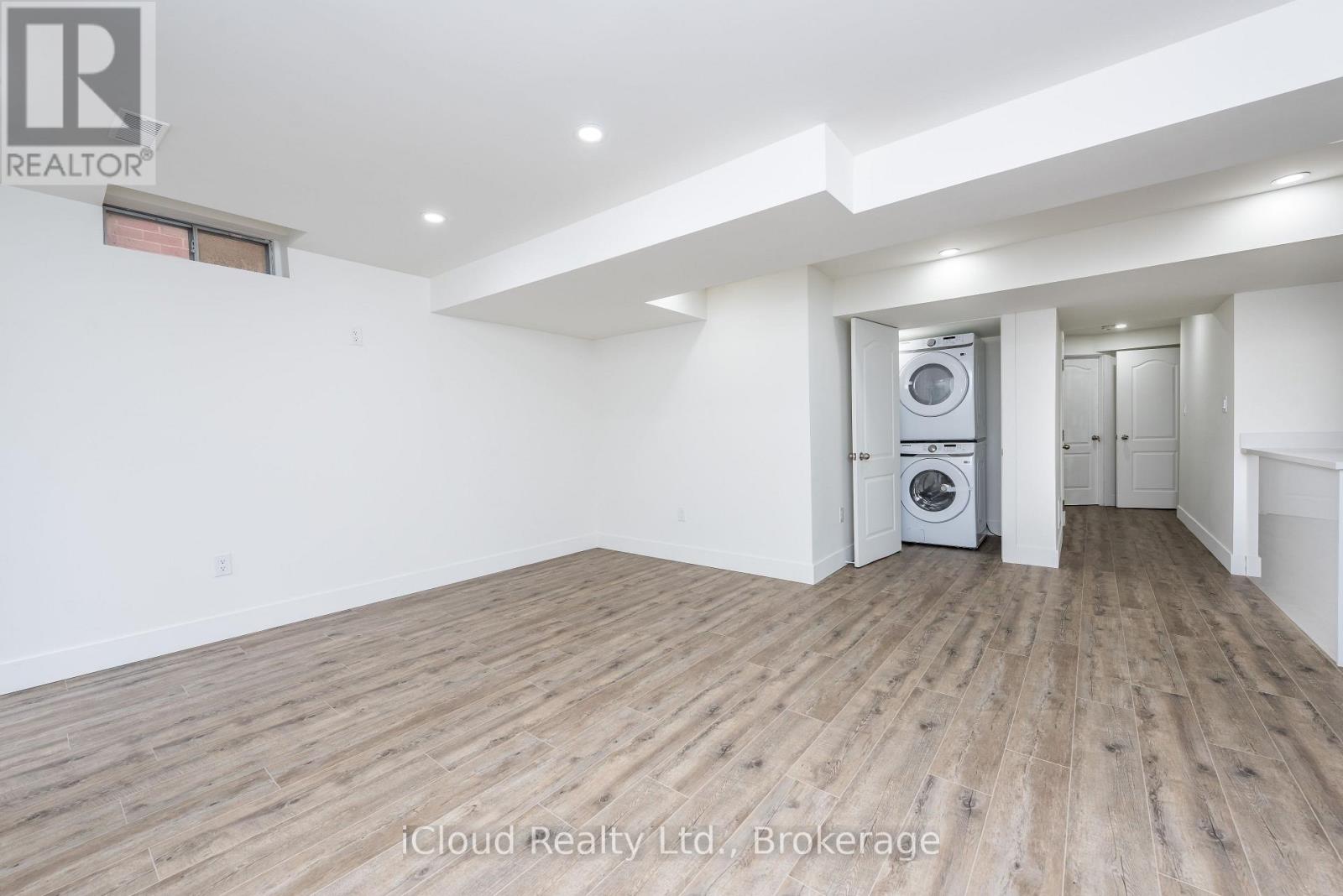 Lower Level - 899 Boyer Boulevard, Mississauga, Ontario  L5V 1Y1 - Photo 8 - W13105314