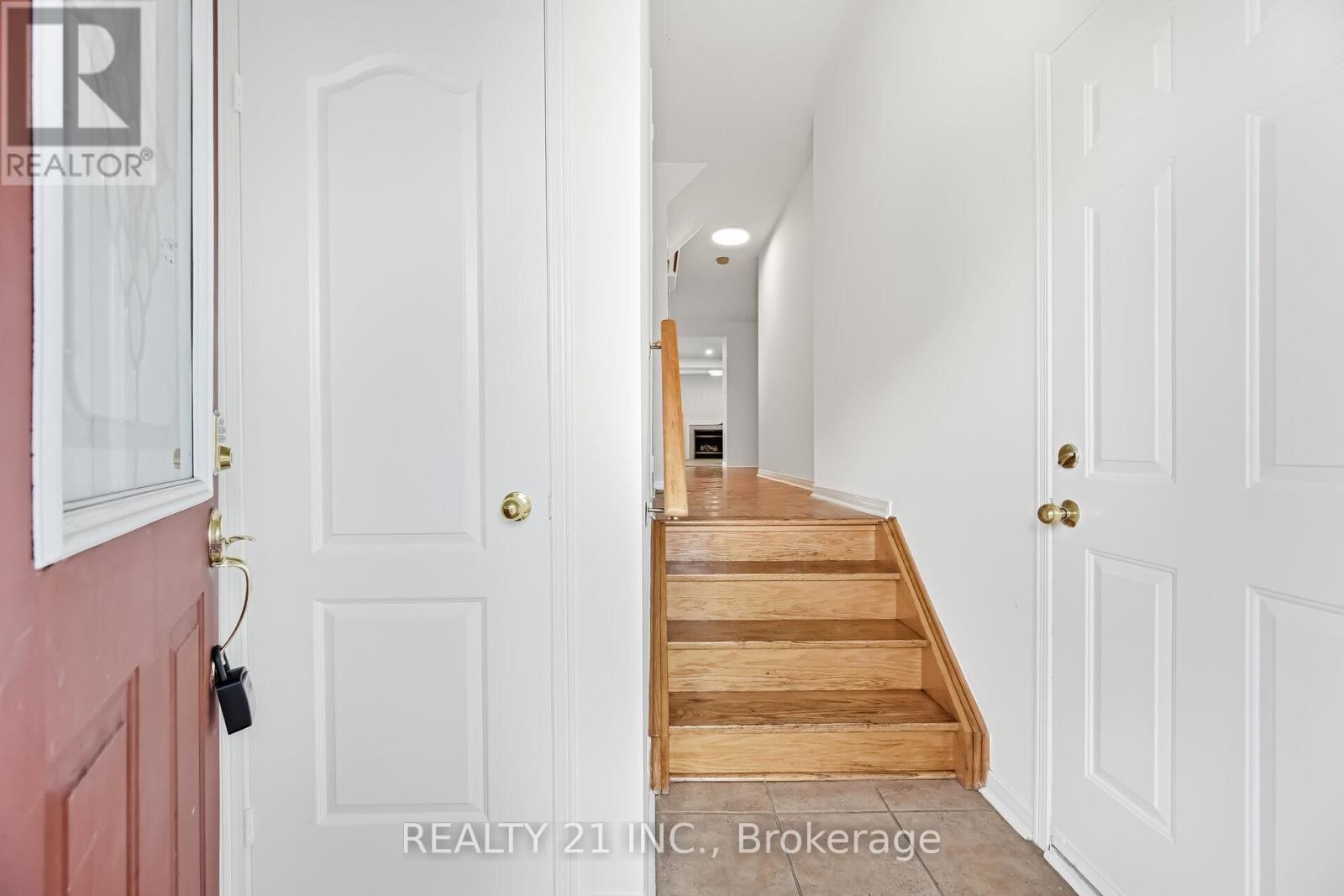 76 Sweet Clover Crescent, Brampton, Ontario  L6R 2Z9 - Photo 4 - W13105326