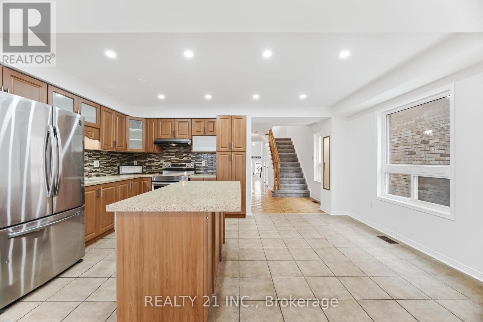 76 Sweet Clover Crescent, Brampton, Ontario  L6R 2Z9 - Photo 7 - W13105326
