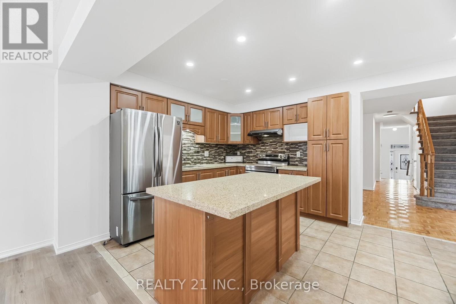 76 Sweet Clover Crescent, Brampton, Ontario  L6R 2Z9 - Photo 8 - W13105326