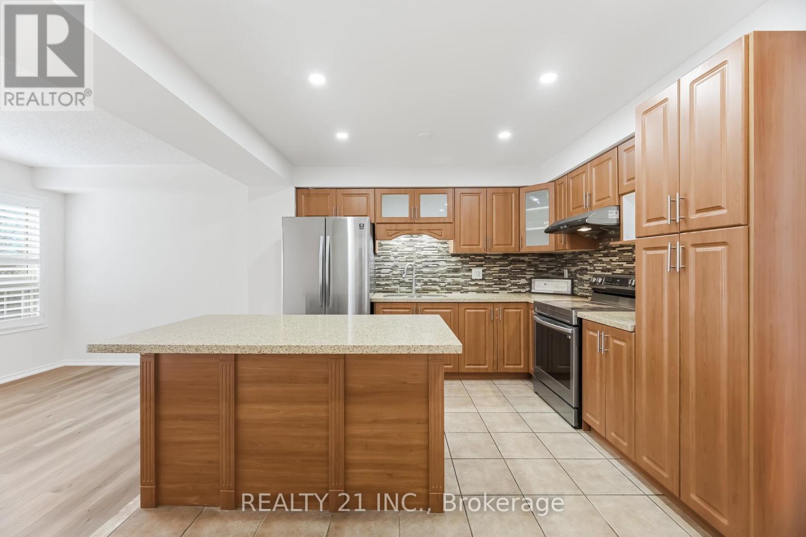 76 Sweet Clover Crescent, Brampton, Ontario  L6R 2Z9 - Photo 9 - W13105326