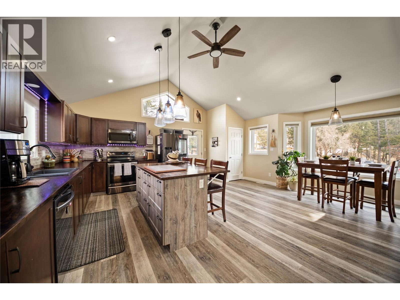 7527 Park Drive West, Radium Hot Springs, British Columbia  V0A 1M0 - Photo 16 - 10386744