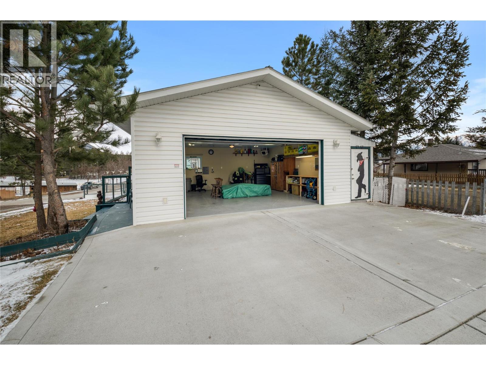 7527 Park Drive West, Radium Hot Springs, British Columbia  V0A 1M0 - Photo 38 - 10386744