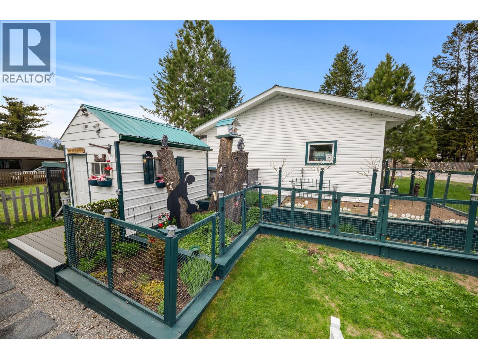 7527 Park Drive West, Radium Hot Springs, British Columbia  V0A 1M0 - Photo 6 - 10386744