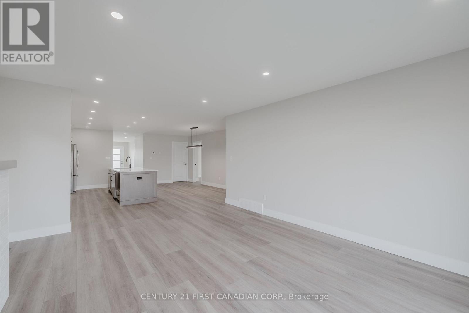 107 Victoria Street E, South Huron, Ontario  N0M 1M0 - Photo 19 - X13105406