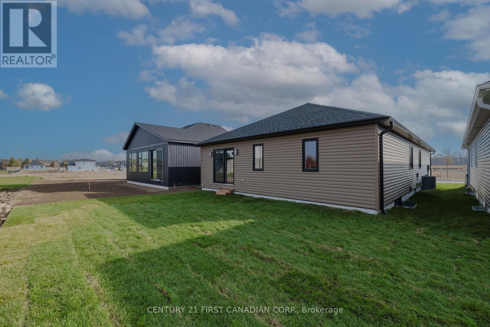 107 Victoria Street E, South Huron, Ontario  N0M 1M0 - Photo 38 - X13105406