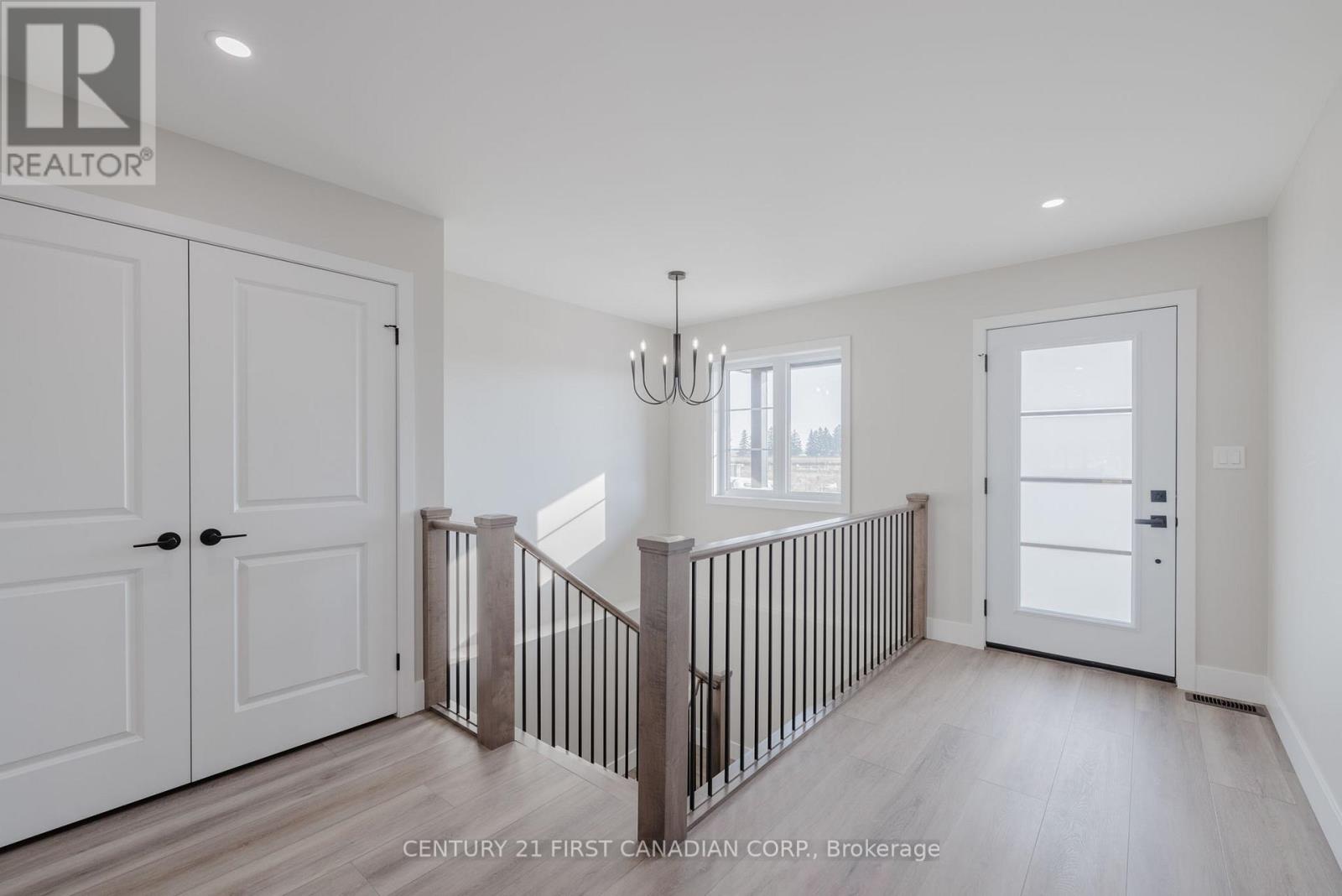107 Victoria Street E, South Huron, Ontario  N0M 1M0 - Photo 6 - X13105406