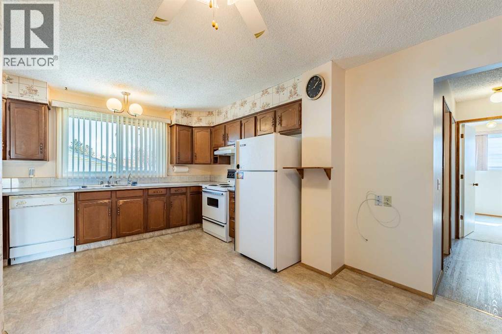 3320 Temple Road Ne, Calgary, Alberta  T1Y 3A9 - Photo 9 - A2308896