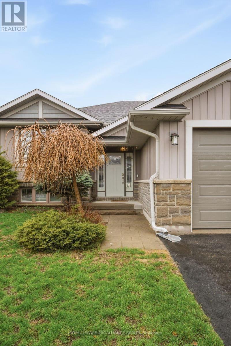 20 Butternut Court, Belleville, Ontario  K8P 0C5 - Photo 4 - X13105480