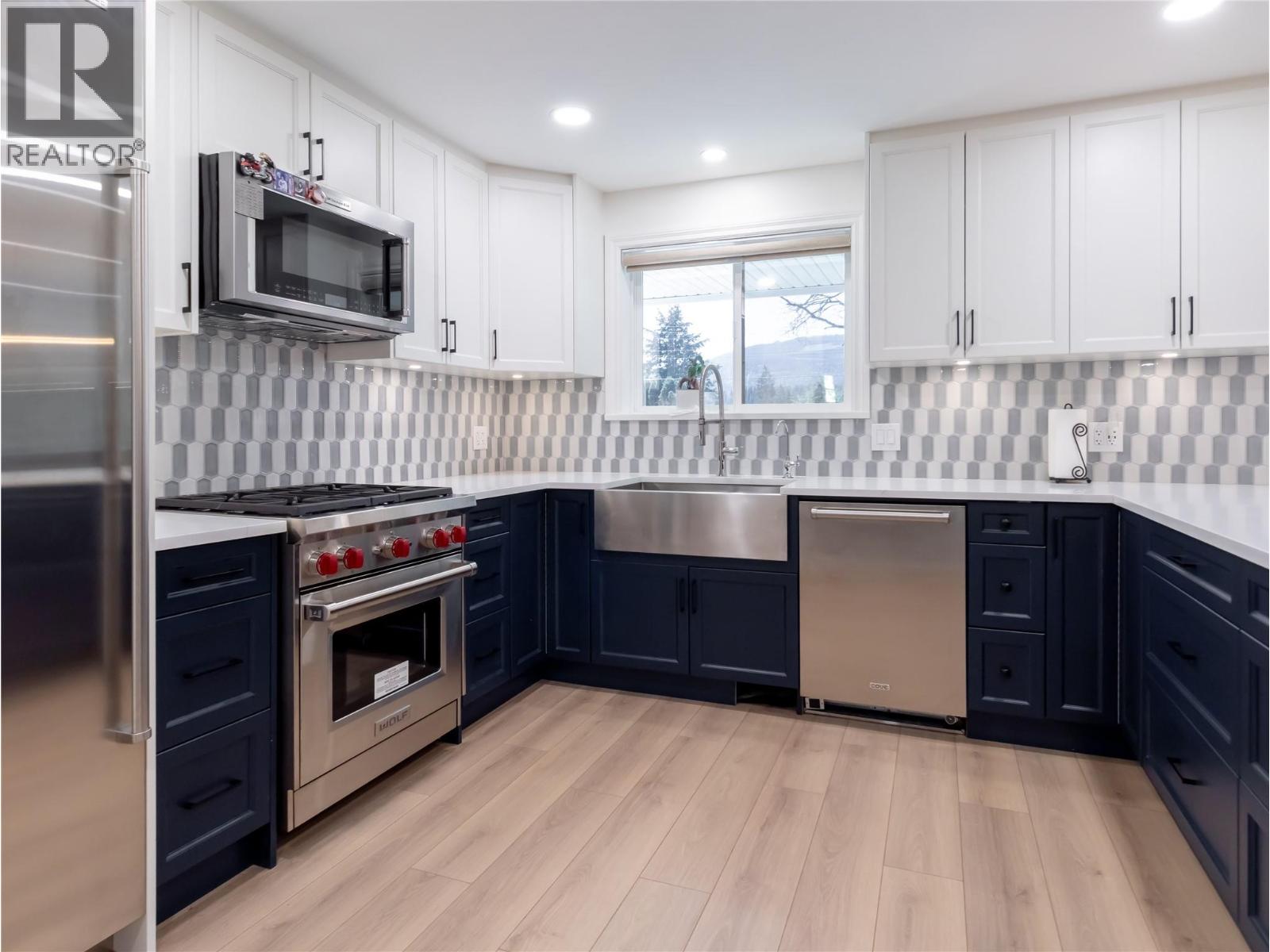 6453 Ranchero Drive, Salmon Arm, British Columbia  V1E 2R1 - Photo 10 - 10386560