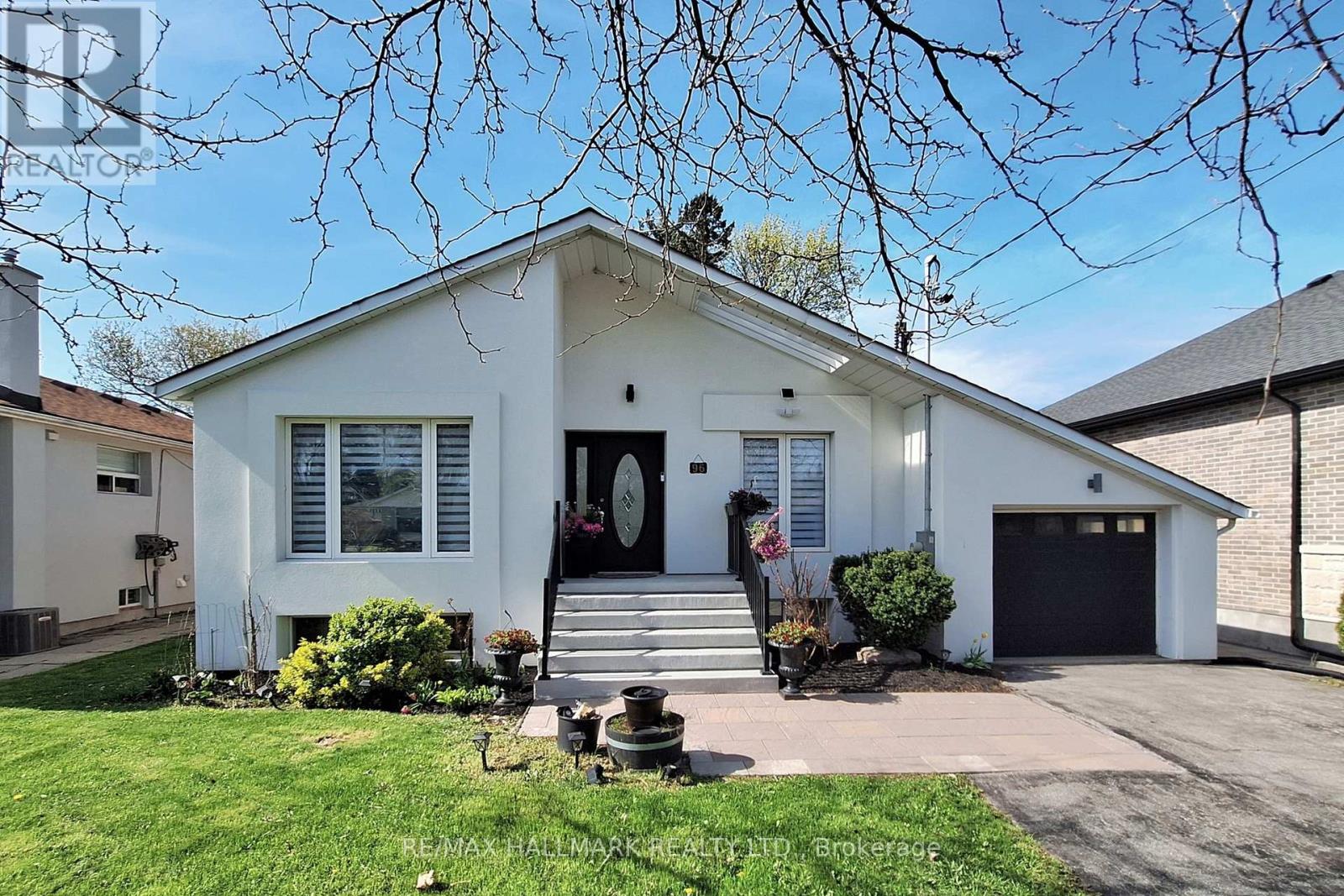 96 SEARLE AVENUE, Toronto, Ontario