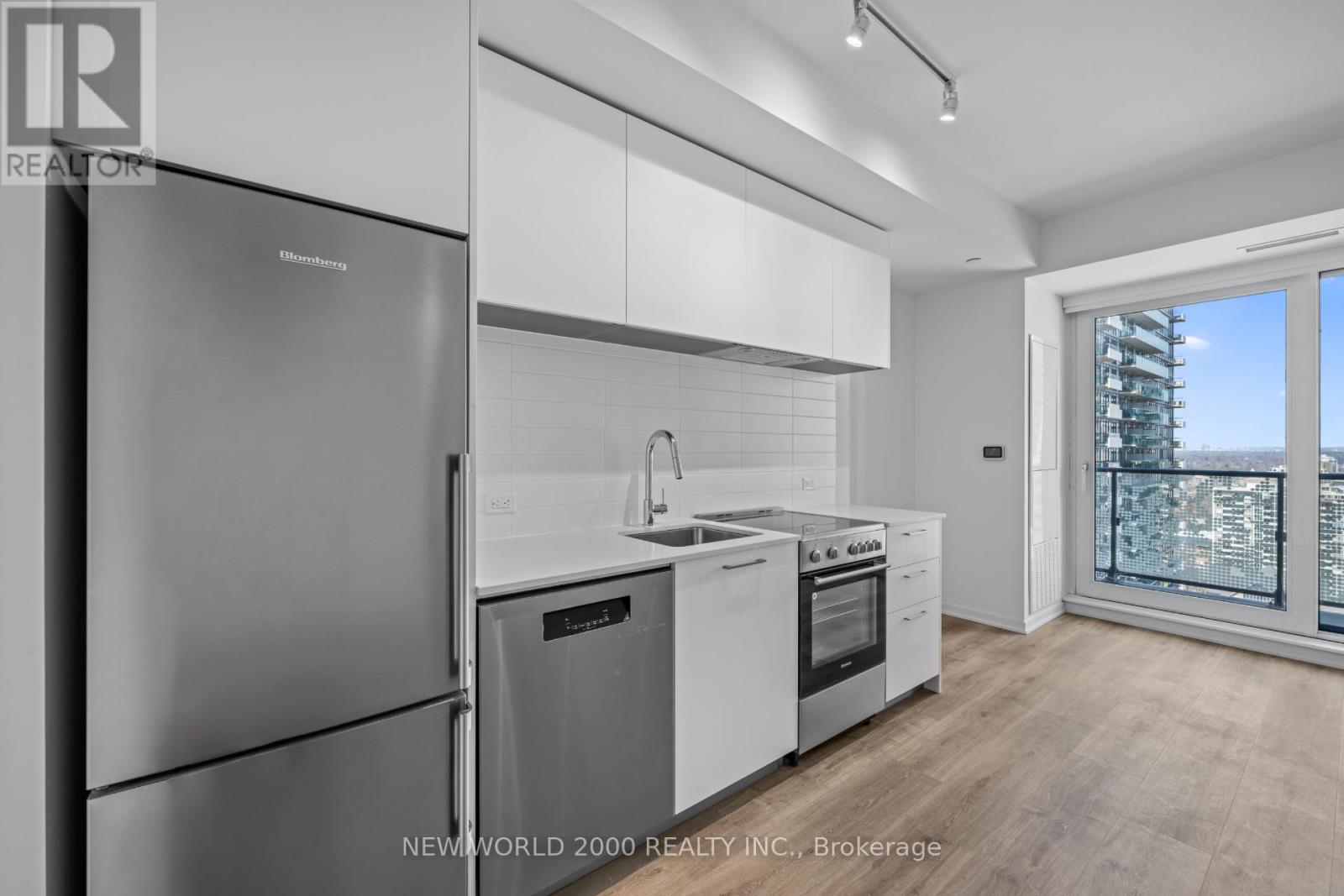 1712 - 101 Roehampton Avenue, Toronto, Ontario  M4P 2W2 - Photo 4 - C13105438