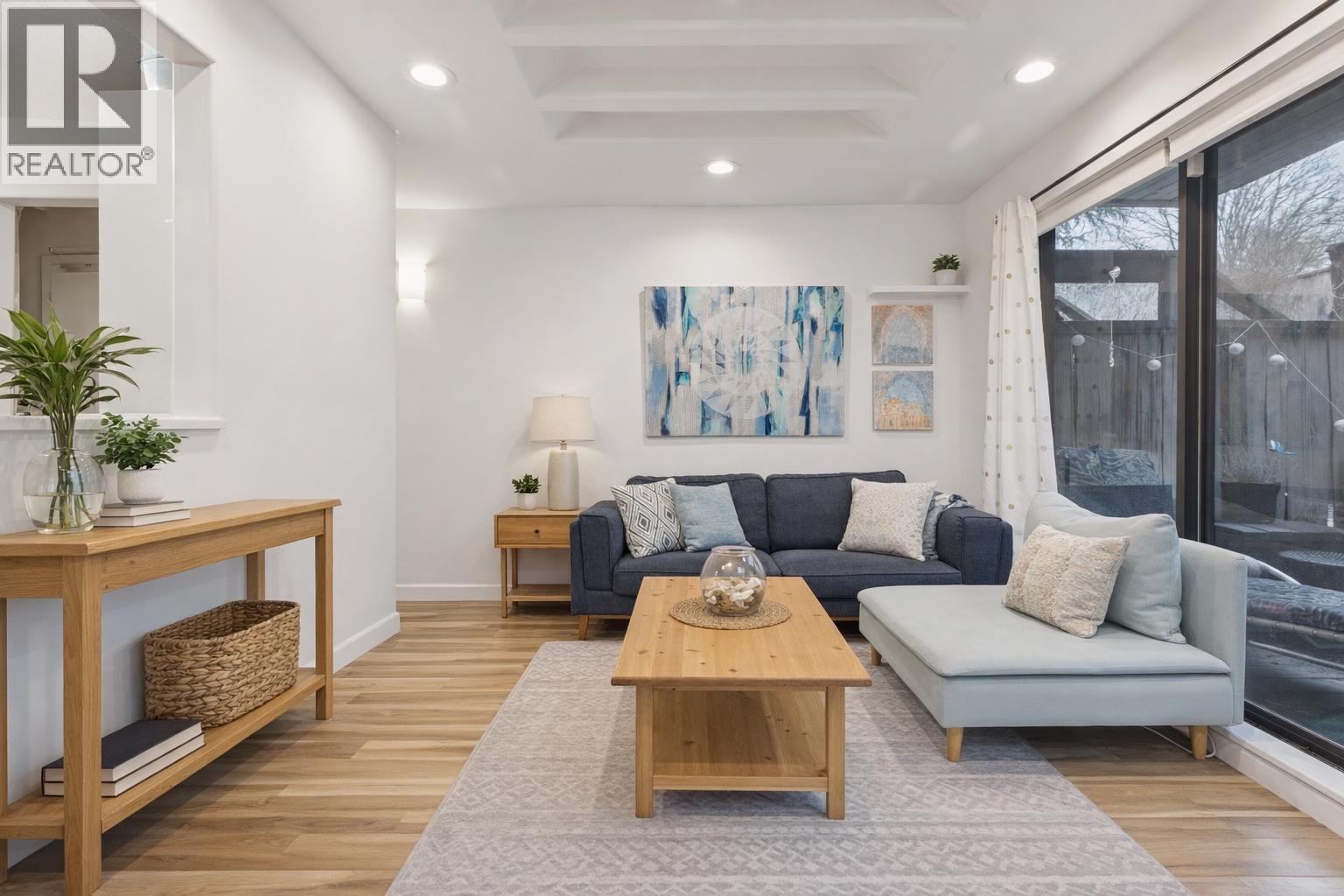 107 350 E 5TH AVENUE, Vancouver, British Columbia