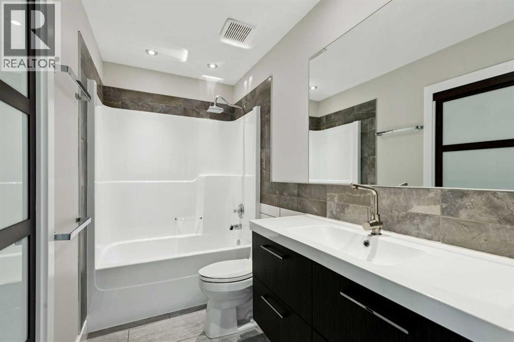 15 Springbank View SW, Calgary, Alberta  T3H 4J5 - Photo 31 - A2304465