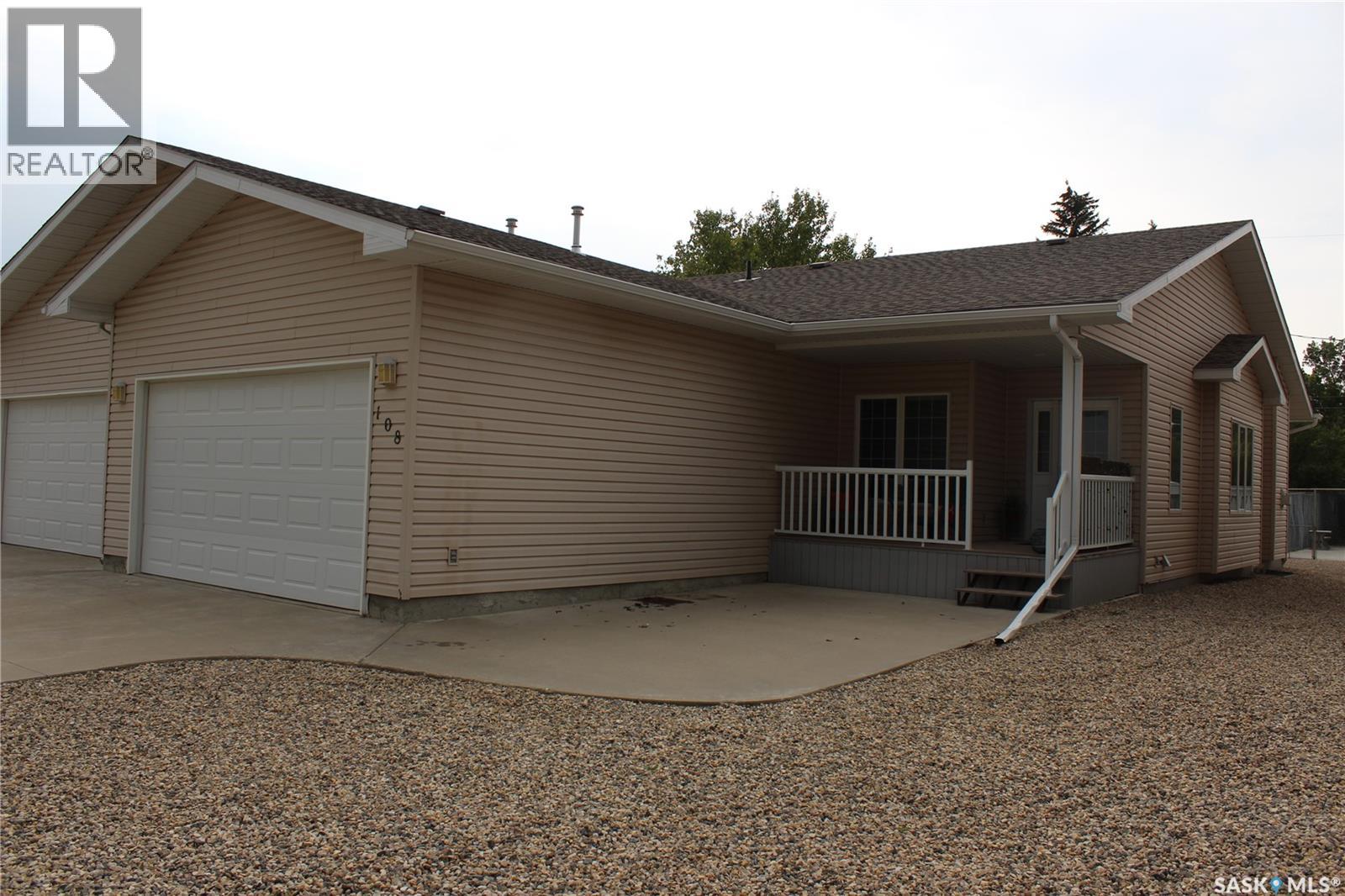 108 Erickson Street, Midale, Saskatchewan  S0C 1S0 - Photo 1 - SK035424