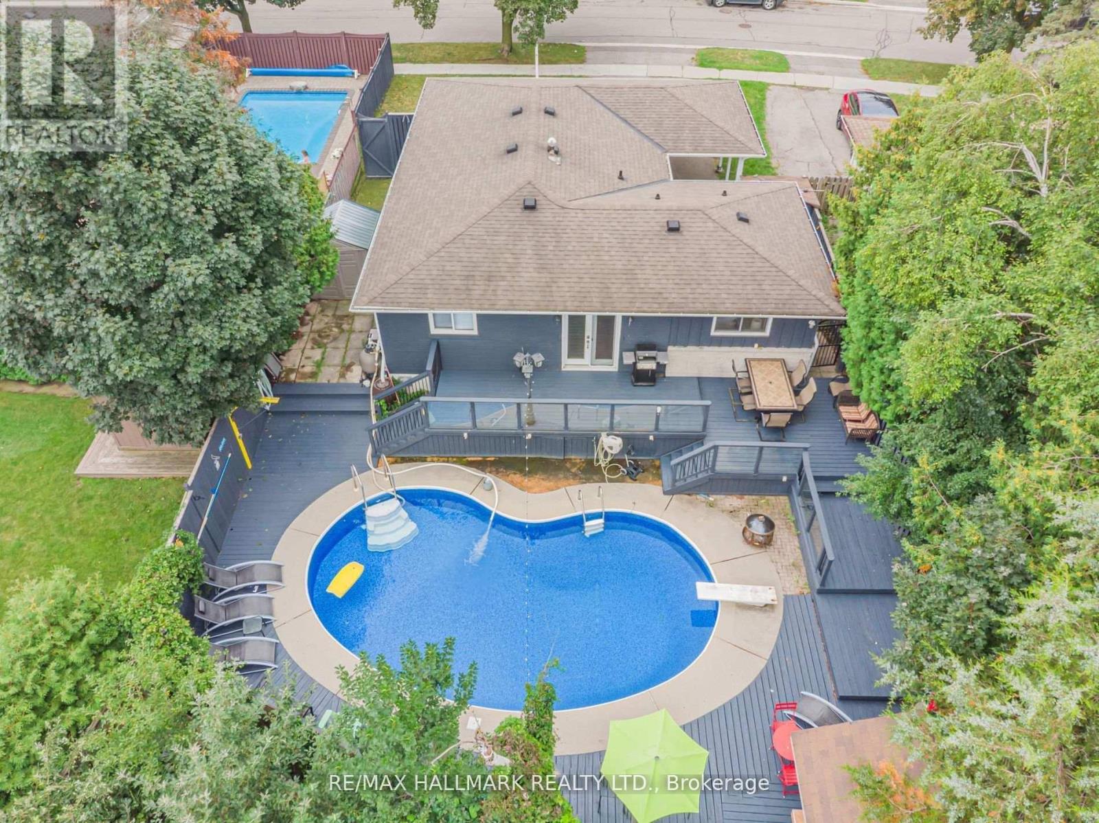 4 Devins Drive, Aurora, Ontario  L4G 2Z1 - Photo 1 - N13105416