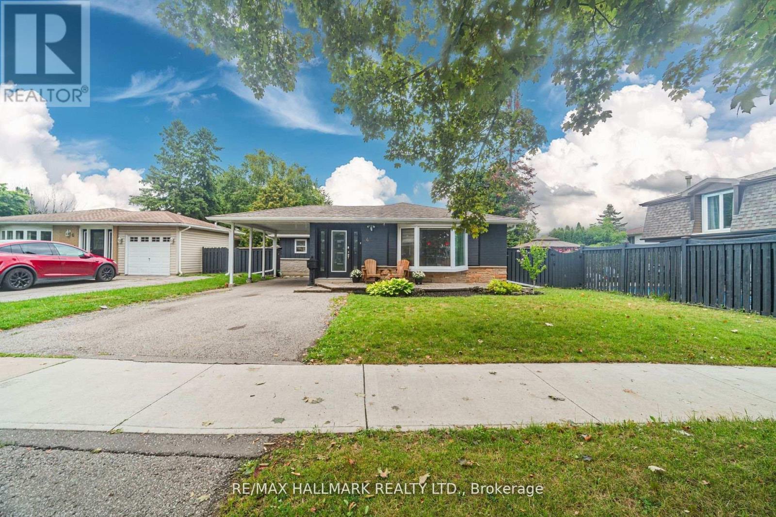 4 Devins Drive, Aurora, Ontario  L4G 2Z1 - Photo 2 - N13105416