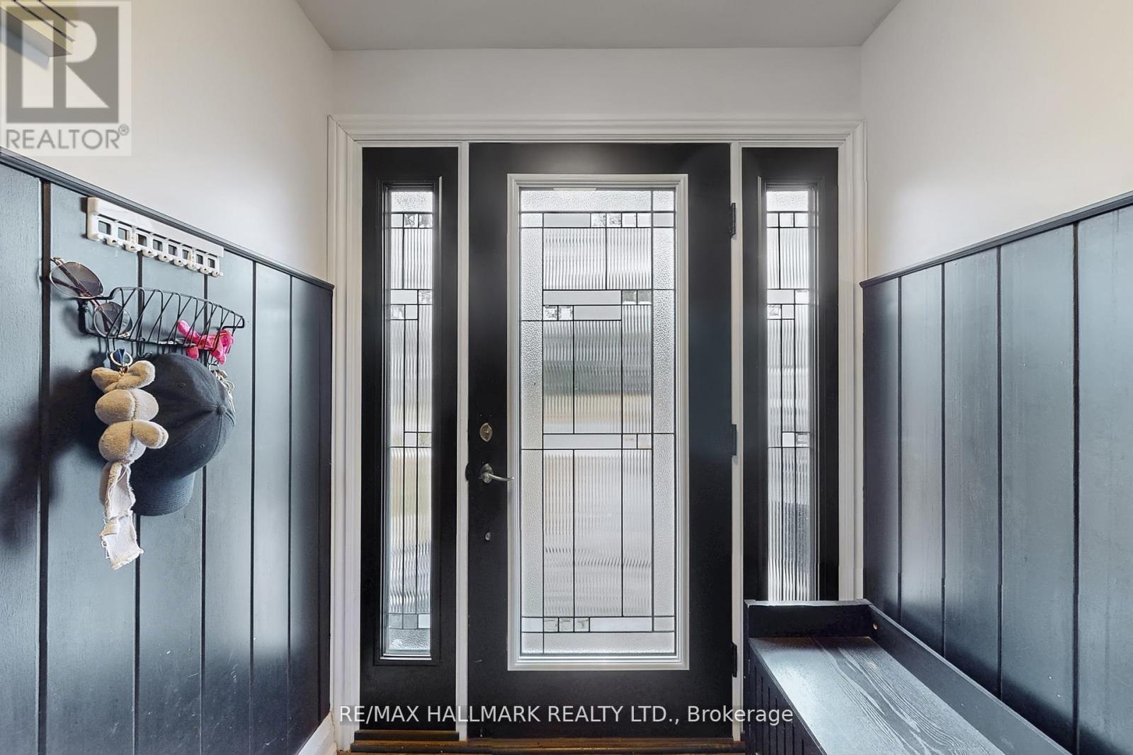 4 Devins Drive, Aurora, Ontario  L4G 2Z1 - Photo 3 - N13105416