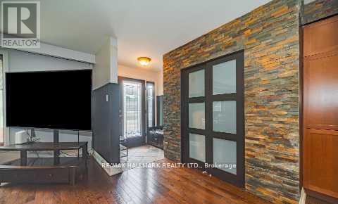 4 Devins Drive, Aurora, Ontario  L4G 2Z1 - Photo 4 - N13105416