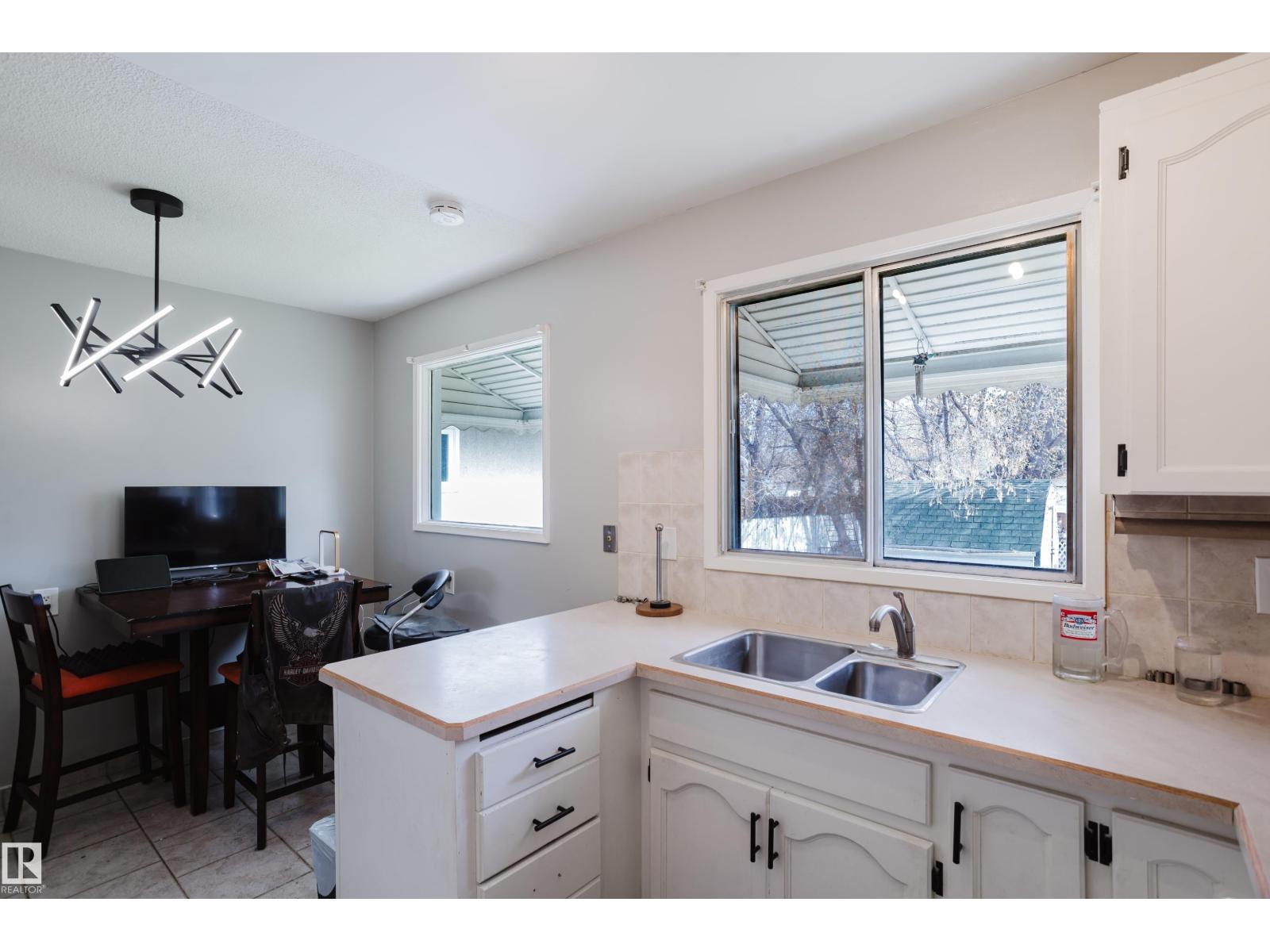 10325 152 St Nw, Edmonton, Alberta  T5P 1Y4 - Photo 10 - E4486702