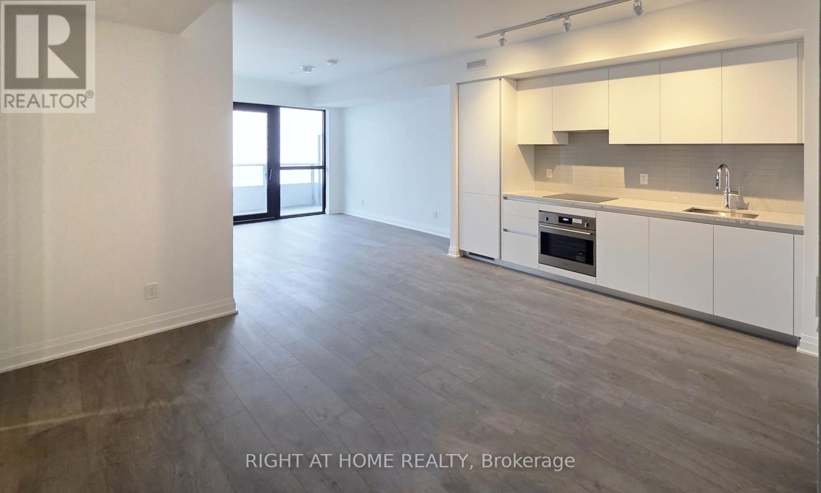 5811 Lph - 4015 The Exchange, Mississauga, Ontario  L5B 0N9 - Photo 2 - W13105338