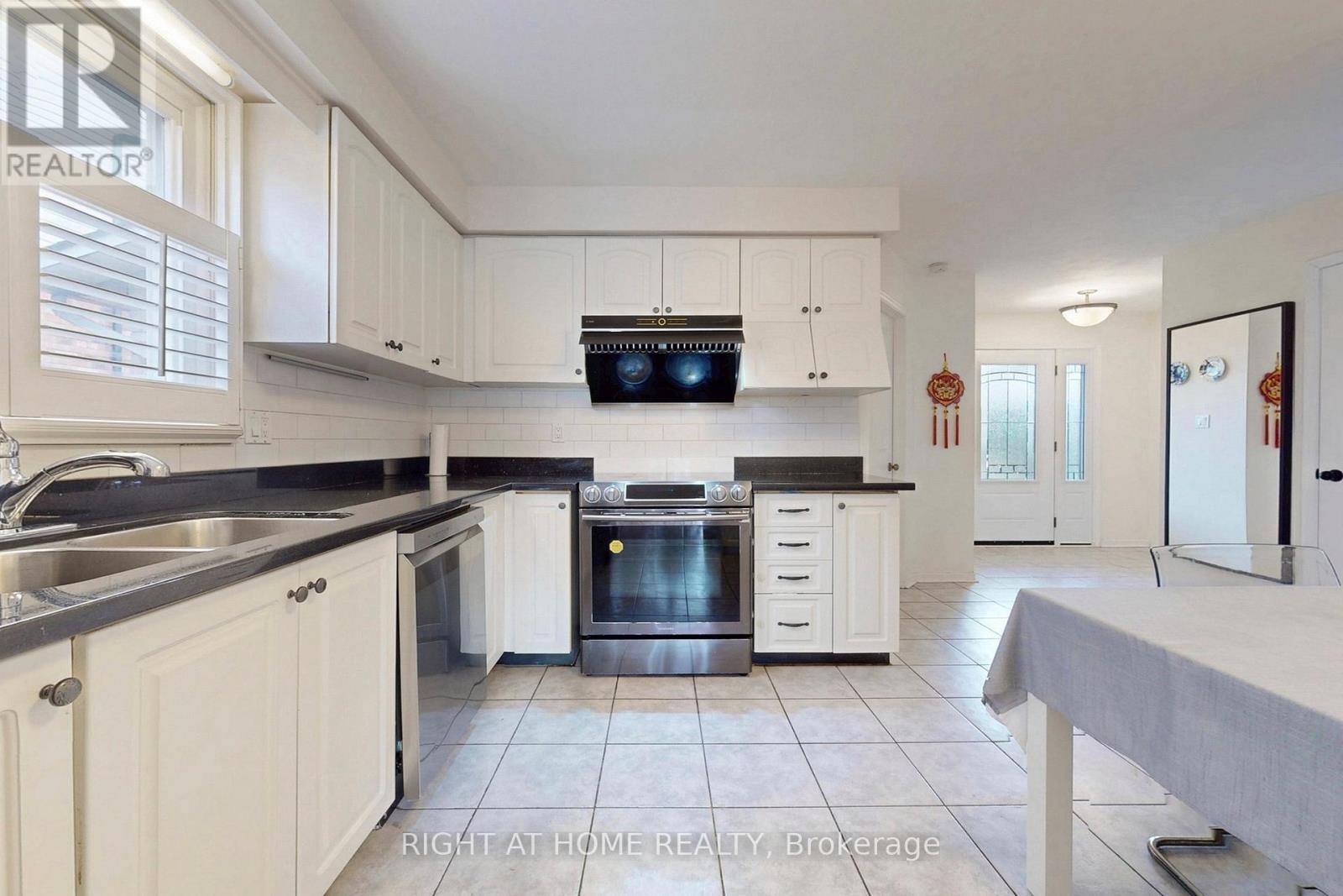 62 Como Place, Hamilton, Ontario  L9B 1Y4 - Photo 14 - X13105372