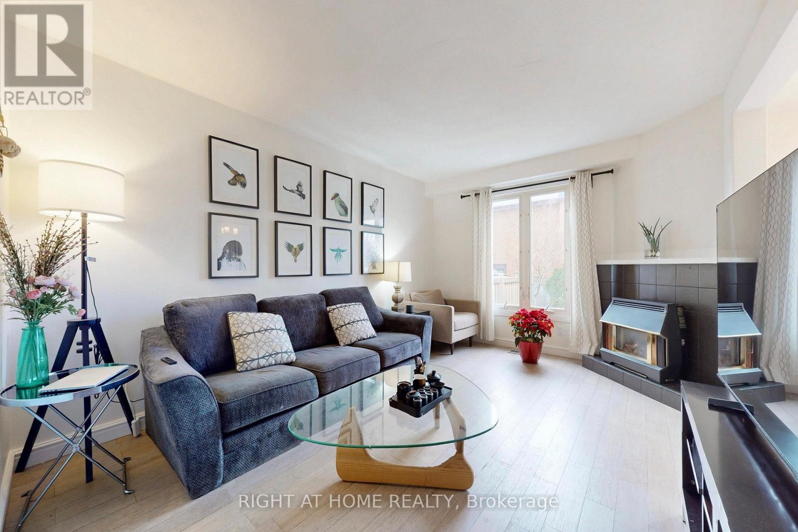 62 Como Place, Hamilton, Ontario  L9B 1Y4 - Photo 4 - X13105372