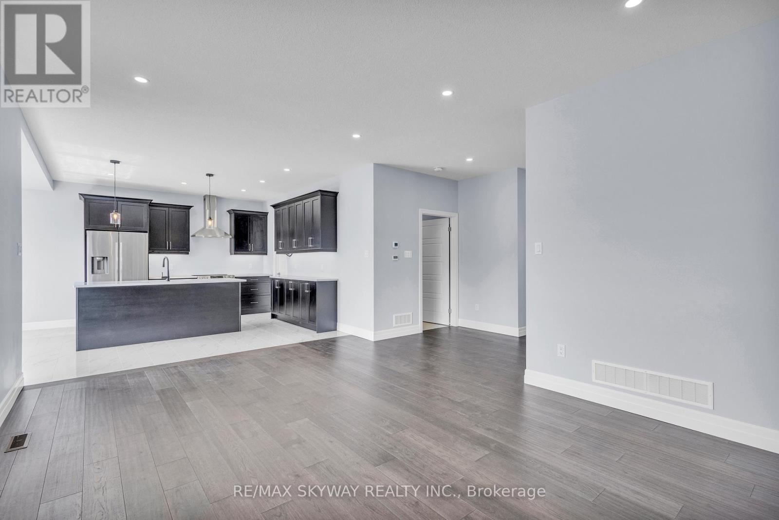 176 Foxborough Place, Thames Centre, Ontario  N0M 2P0 - Photo 12 - X13105462