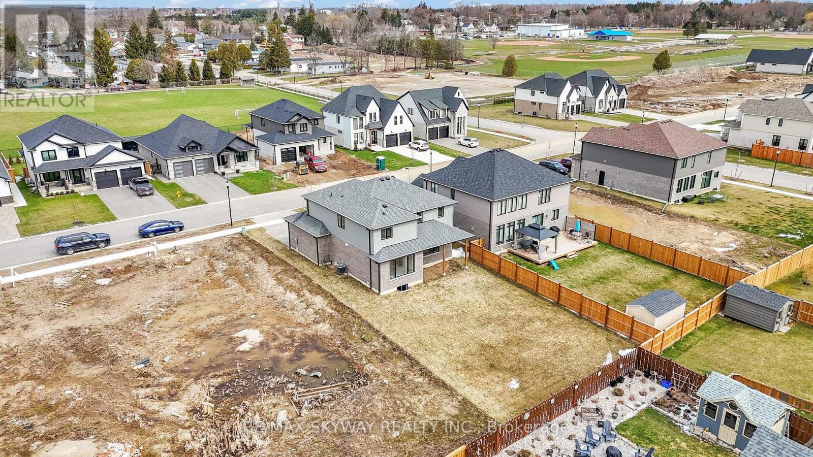176 Foxborough Place, Thames Centre, Ontario  N0M 2P0 - Photo 4 - X13105462