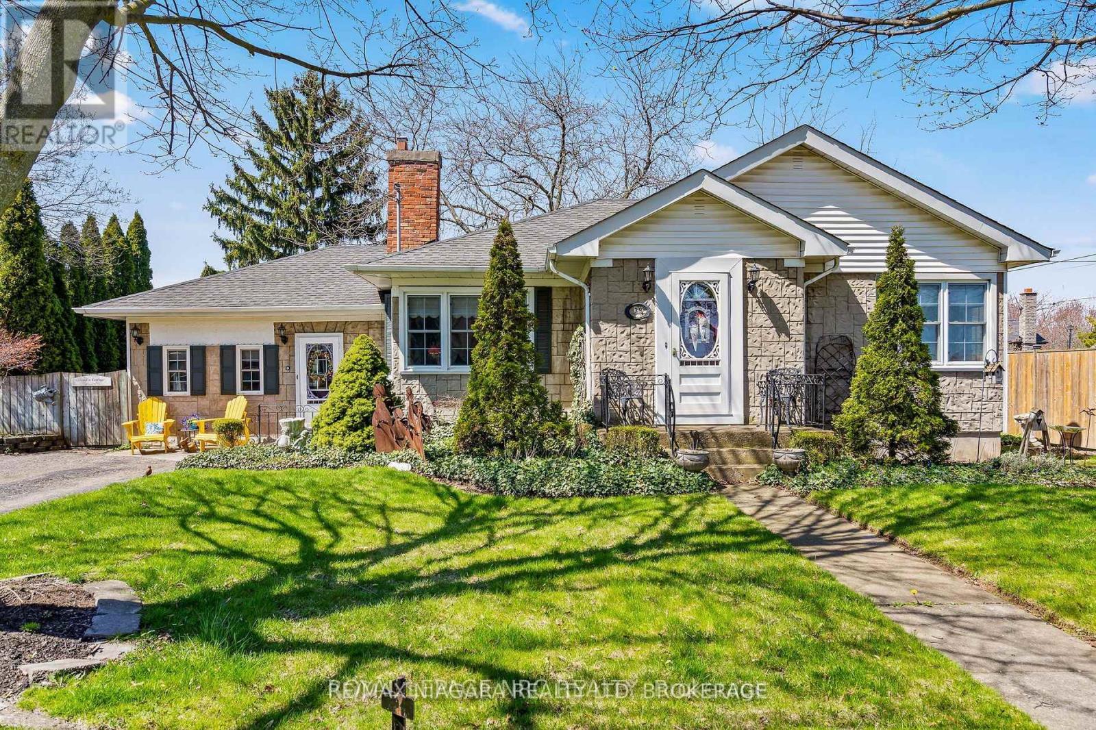 Main - 39 Maplewood Drive, St. Catharines, Ontario  L2M 3P1 - Photo 1 - X13105530