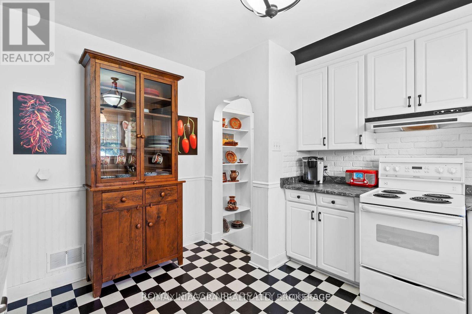 Main - 39 Maplewood Drive, St. Catharines, Ontario  L2M 3P1 - Photo 11 - X13105530
