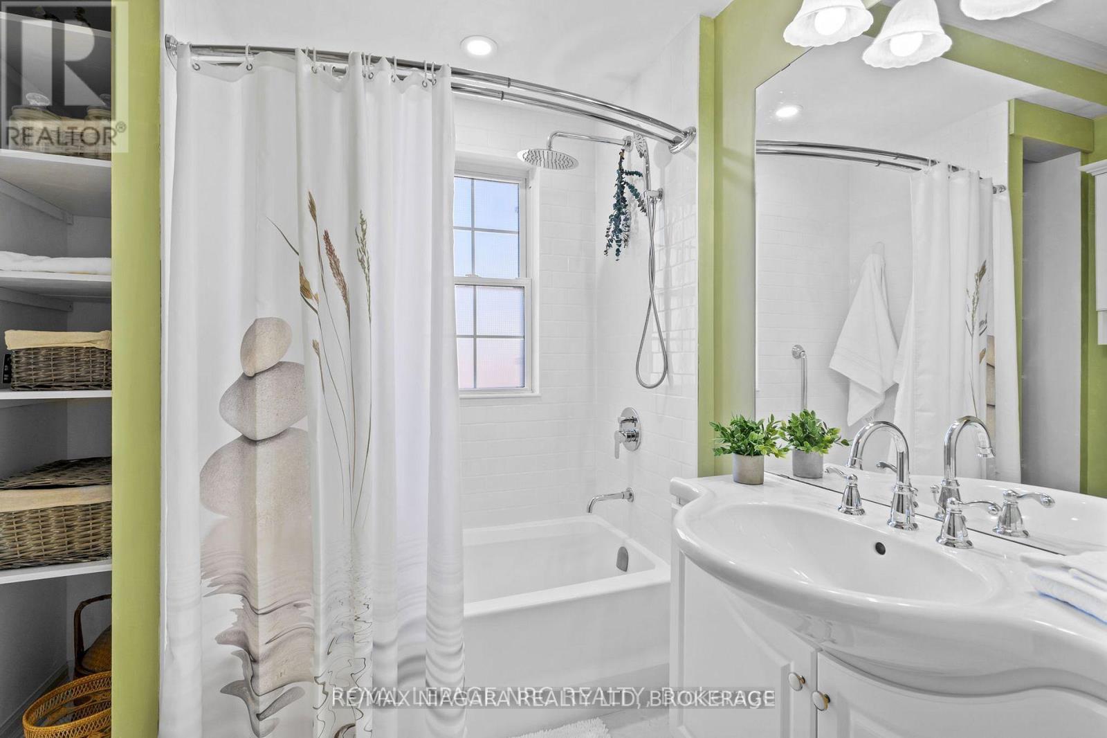 Main - 39 Maplewood Drive, St. Catharines, Ontario  L2M 3P1 - Photo 15 - X13105530
