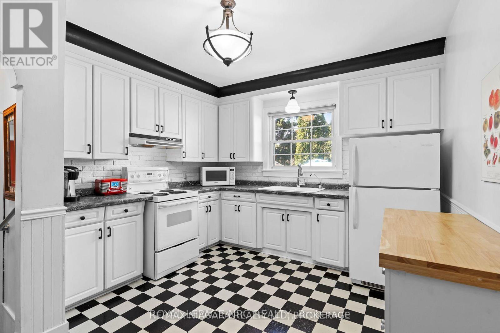 Main - 39 Maplewood Drive, St. Catharines, Ontario  L2M 3P1 - Photo 9 - X13105530