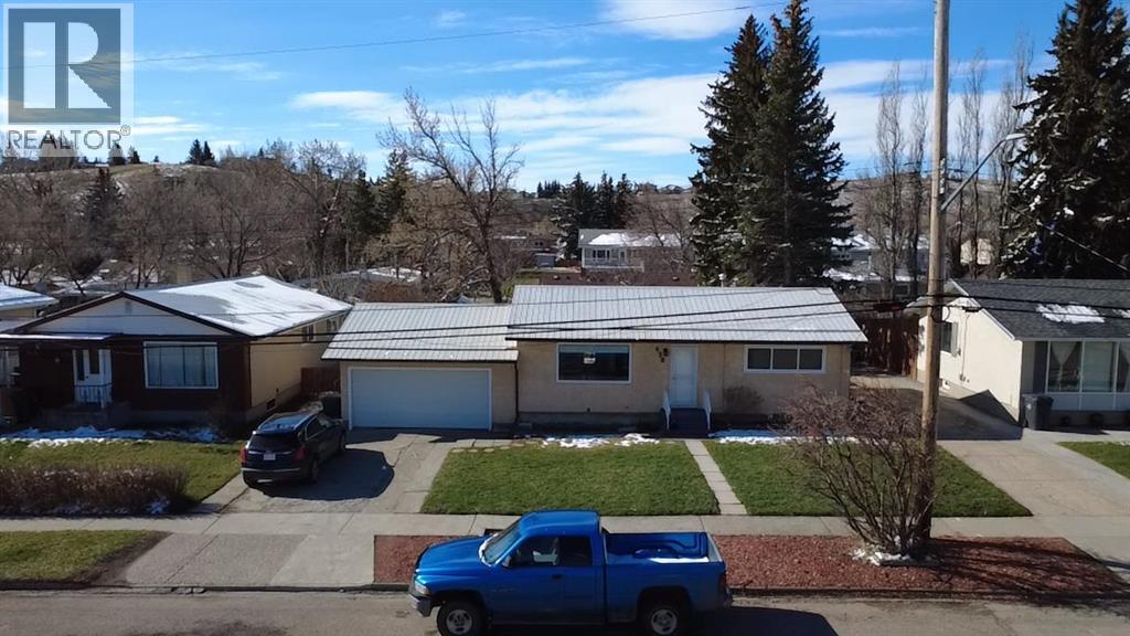 438 Charlotte Street, Pincher Creek, Alberta  T0K 1W0 - Photo 2 - A2309338