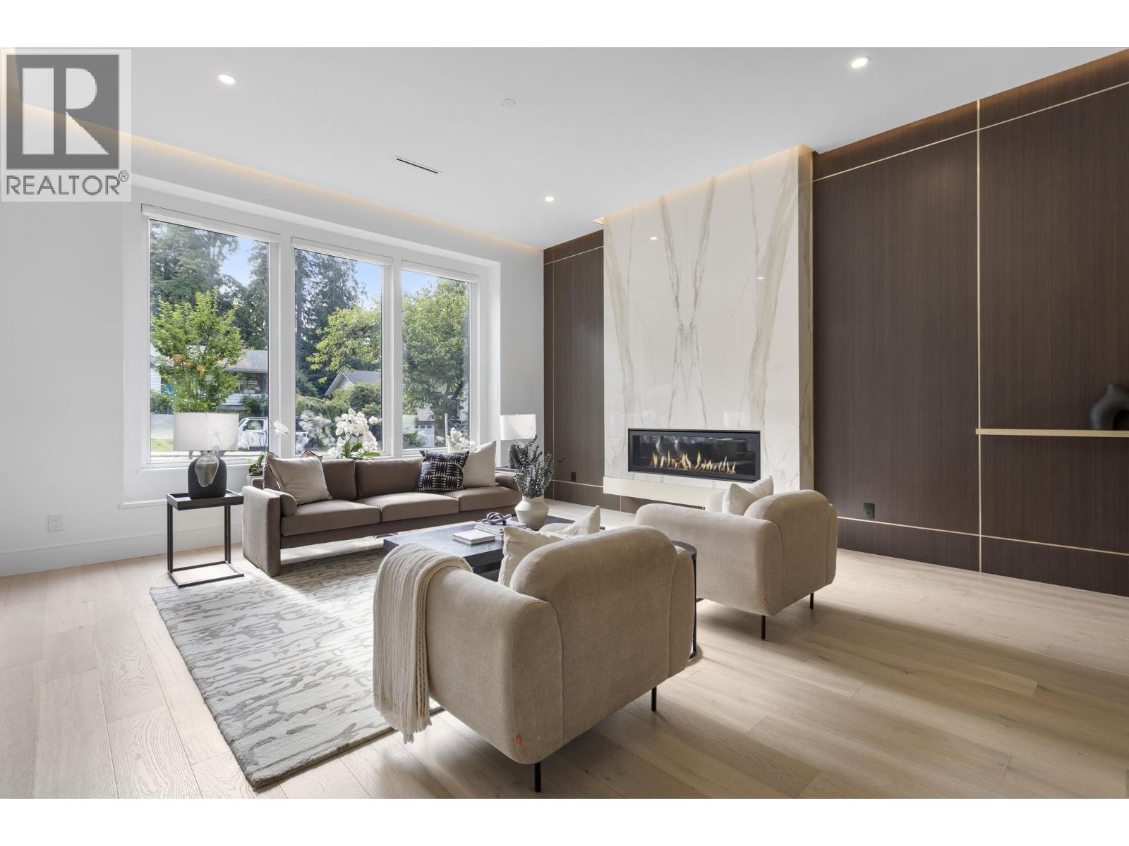 5197 Sonora Drive, North Vancouver, British Columbia  V7R 3V7 - Photo 2 - R3121478