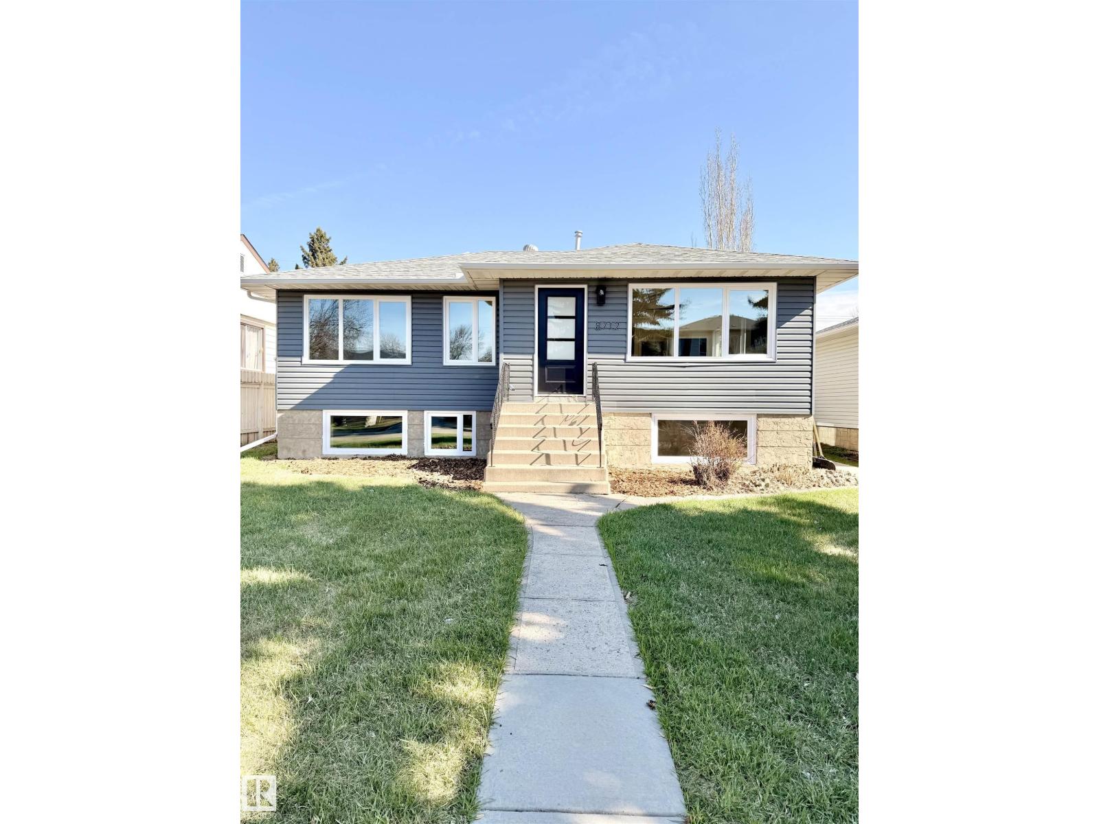 8712 89 AV NW, edmonton, Alberta