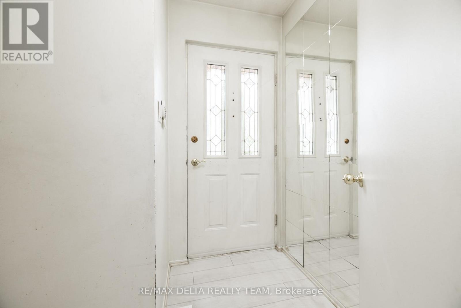 796 Vinette Crescent, Ottawa, Ontario  K1E 1W9 - Photo 3 - X13105570