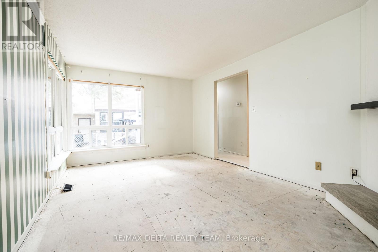 796 Vinette Crescent, Ottawa, Ontario  K1E 1W9 - Photo 5 - X13105570